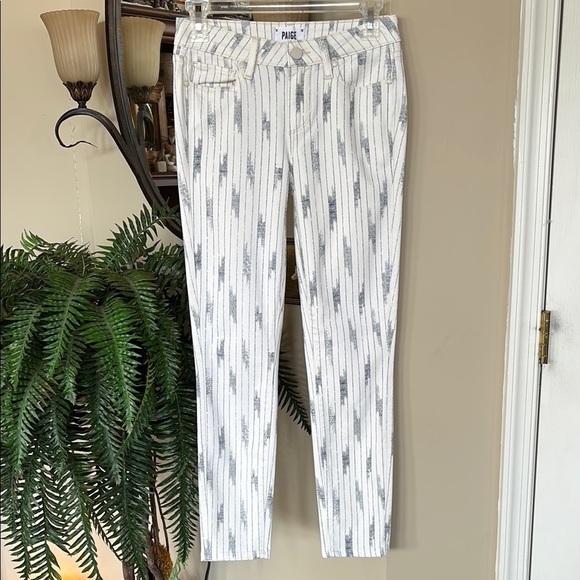NWOT Paige White Nori Pinstripe Verdugo Ankle Stretch TRANSCEND Skinny Jeans - Picture 1 of 16